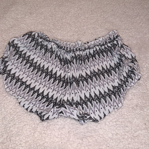 Kirra shorts - Picture 2 of 2